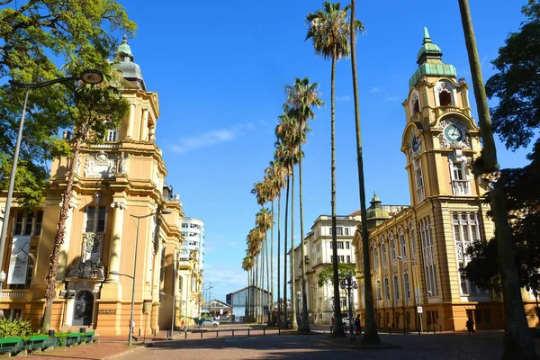 Porto Alegre, Rio Grande do Sul. Brezilya - 20 Aralık 2019: Rio Grande do Sul Sanat Müzesi tarihi şehir merkezinde, gümrük meydanında