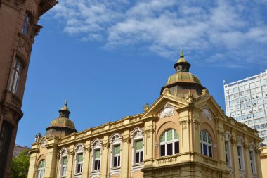 Porto Alegre, Rio Grande do Sul. Brezilya - 20 Aralık 2019: Rio Grande do Sul Sanat Müzesi gümrük meydanında