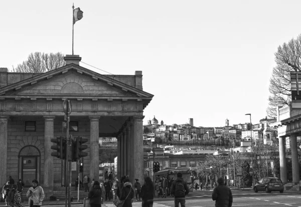 Bergamo Italy February 2020 People Cars Old Medieval Propylea Porta — 스톡 사진