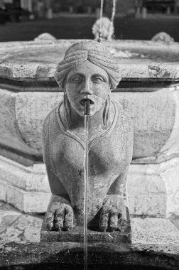 Bergamo, İtalya - 05 Şubat 2020: Bergamo City 'nin Citta Alta kentinde tarihi sokak manzarası