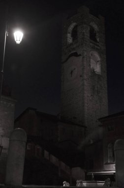 İtalya, Lombardy, Bergamo (Citta Alta) - 05.02.2020: Bergamo Citta Alta, Piazza Vecchia