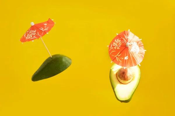Metade Abacate Fresco Pop Art Design Conceito Criativo Verão Comida — Fotografia de Stock