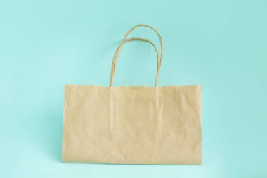 Kese kağıdı. Hızlı ve ücretsiz teslimat. İnternetten alışveriş ve ekspres teslimat. Karantina