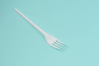 Yiyecek plastik. Plastik ve ekolojinin geri dönüşümü kavramı. Çevre kavramı.