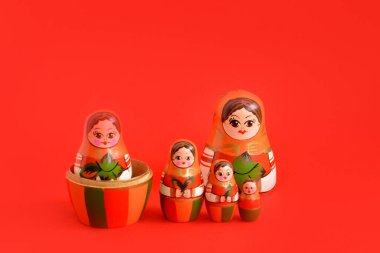 Geleneksel Rus oyuncak bebekleri. Babuşkalar ya da matruşkalar.