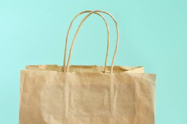 Kese kağıdı. Hızlı ve ücretsiz teslimat. İnternetten alışveriş ve ekspres teslimat. Karantina