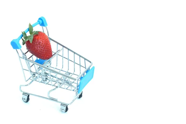 Fresas Maduras Pequeño Carrito Supermercado Bodegón —  Fotos de Stock