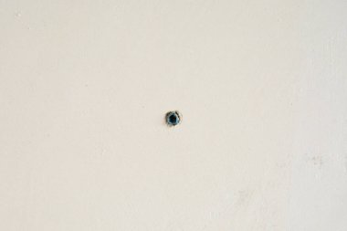 sürgüler için pist kurulumu için duvar köpüğündeki delik veya havalandırılmış beton