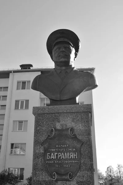 Gorodok Bielorussia Maggio 2020 Monumento Busto Maresciallo Ivan Baghramyan Due — Foto Stock
