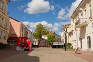 Vitebsk, Belarus - 14 Mayıs 2020: Suvorov Caddesi, Vitebsk 'in tarihi merkezi
