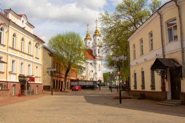 Vitebsk, Belarus - 14 Mayıs 2020: Suvorov Caddesi, Vitebsk 'in tarihi merkezi