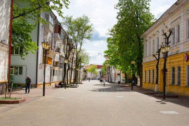 Vitebsk, Belarus - 14 Mayıs 2020: Suvorov Caddesi, Vitebsk 'in tarihi merkezi