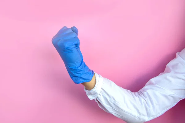 Mano Femenina Látex Guantes Azules Muestra Puño — Foto de Stock