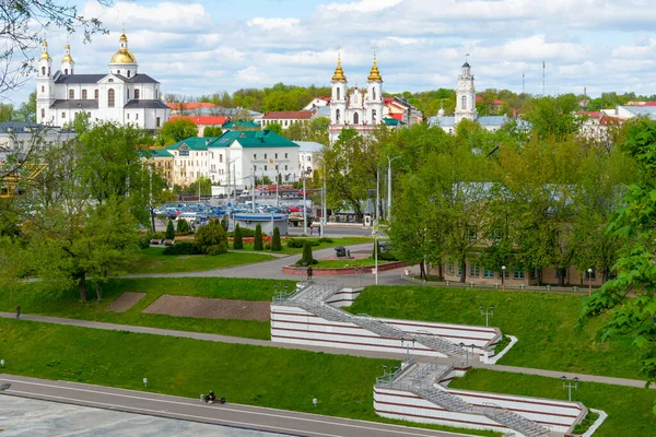 Vitebsk Belarus Mayıs 2020 Diriliş Voskresenskaya Kilisesi Konak Binasına Bakan — Stok fotoğraf