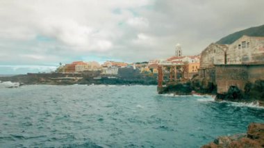 Tenerife 'nin kuzeyinde, Garachico' nun eski yükleme iskelesi. İspanya 'nın Kanarya Adaları Turizm ve Seyahat Konsepti