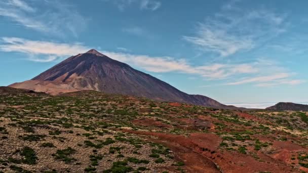 Panorama, bem acima das nuvens. Pico do Parque Nacional do Vulcão Teide, Tenerife, Ilhas Canárias, Espanha. Paisagem montanhosa — Vídeo de Stock