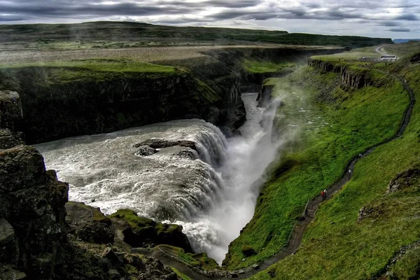 冰岛人, 温泉, 冰, 瀑布, 潜天气, 烟, 冰川, 强的河流, 美丽的五颜六色的野生自然, 泻湖, 惊人的动物, 极光, 熔岩, 苔原, 间歇泉 — 图库照片