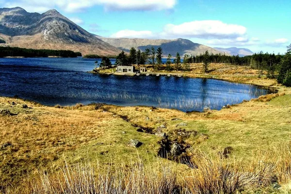 Connemara je kulturní oblast v hrabství Galway, Irsko. Oblast má silné spojení s tradiční irskou kulturou a obsahuje převážnou část Gaeltacht Connacht irské-mluvící. — Stock fotografie