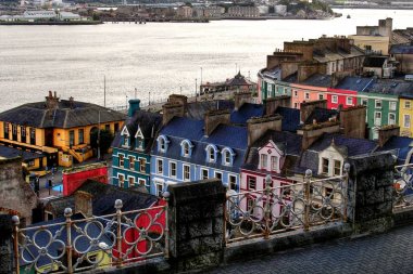 Cobh bilinen Queenstown, olarak da bir turist limanı County Cork, İrlanda'nın güney kıyısında kasabasıdır. Bu özel cruise terminal Titanic ile ilişkili yalnızca İrlanda'nın ana sayfa.