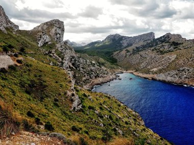 Cap de Formentor Spain.With koylarından Cala Fiquera, Cala Murta ve Cala Pi de la Posada gibi Balaeric Adası Mayorka'da yer alan muhteşem bir yerdir. En yüksek noktası, Fumart, deniz üzerinde 384 m olduğunu.