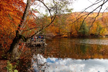 Lake Yedigoller yansıması ile