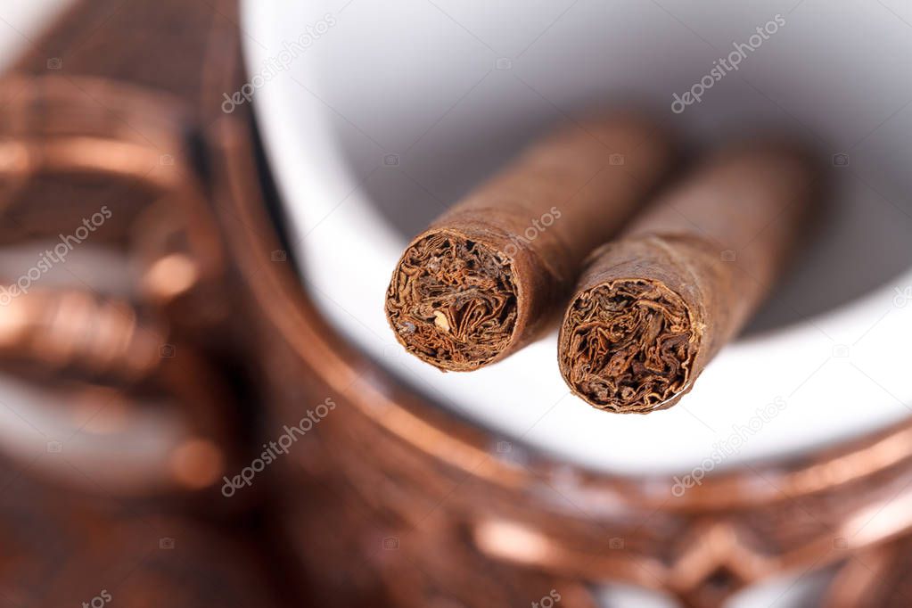 Cigares au chocolat dans la tasse de café turc image libre de droit par  niglaynike © #130240288