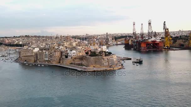 Valletta Limanı ve kale Manzaralı — Stok video