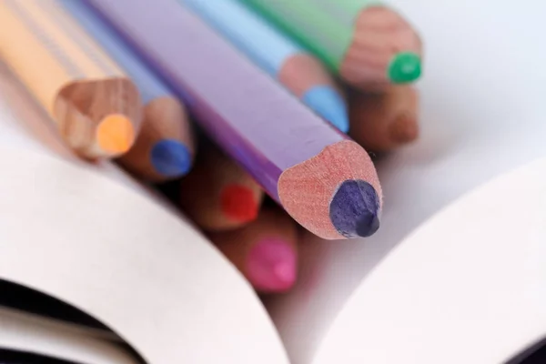 Детальный красочный вид на карандаш — стоковое фото