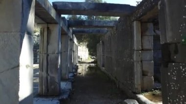 Priene antik kent sütunlarla