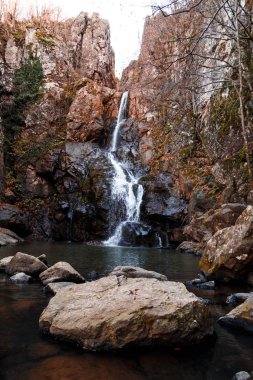 Sonbaharda akış Şelalesi