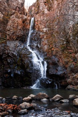 Sonbaharda akış Şelalesi