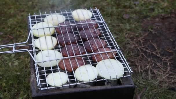 Grill mit Gemüse — Stockvideo