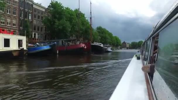 Passeios de barco à vela em Amsterdam — Vídeo de Stock