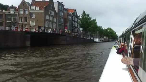 Paseos en velero en Amsterdam — Vídeo de stock