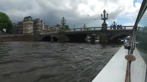 Passeios de barco à vela em Amsterdam — Vídeo de Stock