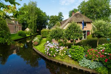 Giethoorn Village Scene