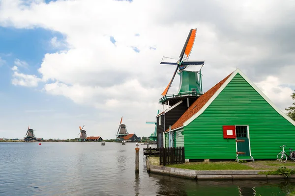 Slavné větrné mlýny v Zaandam — Stock fotografie