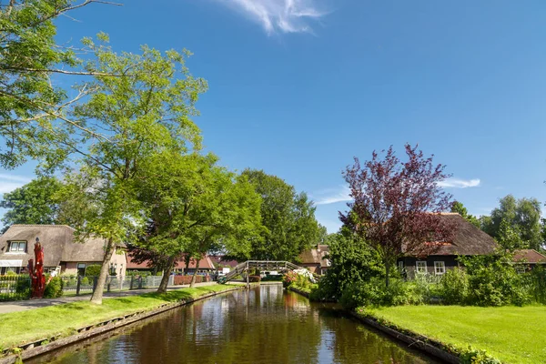 Giethoorn село каналів — стокове фото