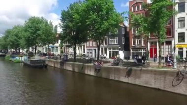 Amsterdam kanal manzaralı