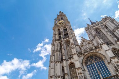 Antwerp kulede çan kulesi