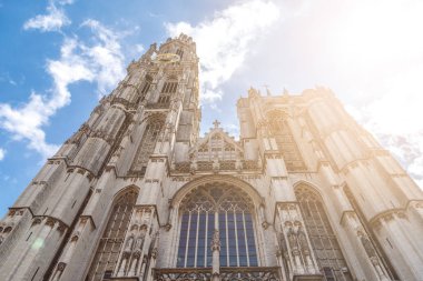 Antwerp kulede çan kulesi