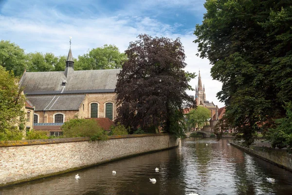 Lake and Bridge in Brugge — Stock Photo, Image