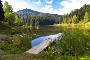 Yansıması ile Akgol Gölü