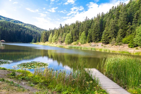 Yansıması ile Akgol Gölü