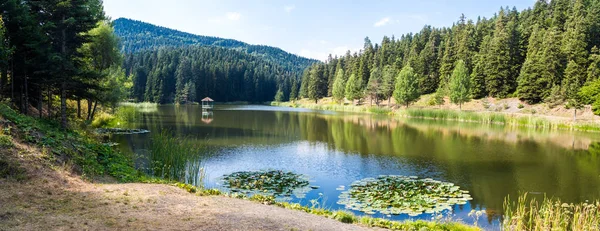Akgol sjön med reflektion — Stockfoto