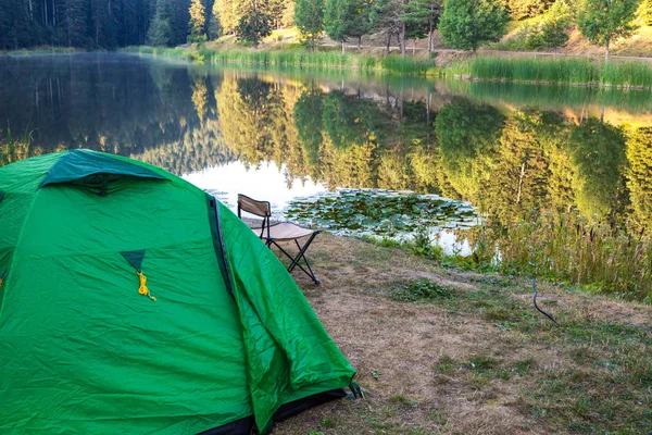 Acampar lago Akgol com reflexão — Fotografia de Stock