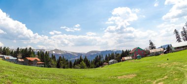 Sakarca Yaylası dağ evleri ile