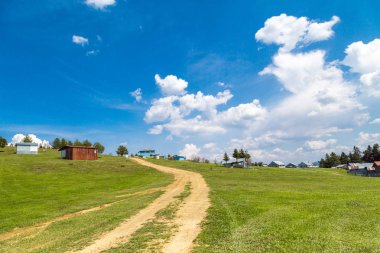 Sakarca Yaylası dağ evleri ile