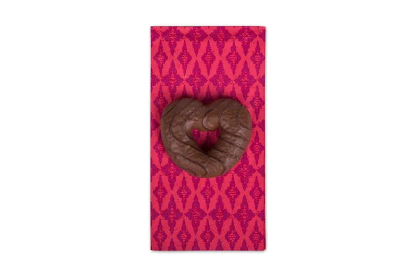 Schokoladenkeks auf rosa Serviette — Stockfoto