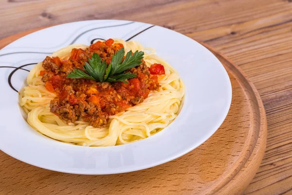 Massa de espaguete com molho de bolonhesa de tomate — Fotografia de Stock